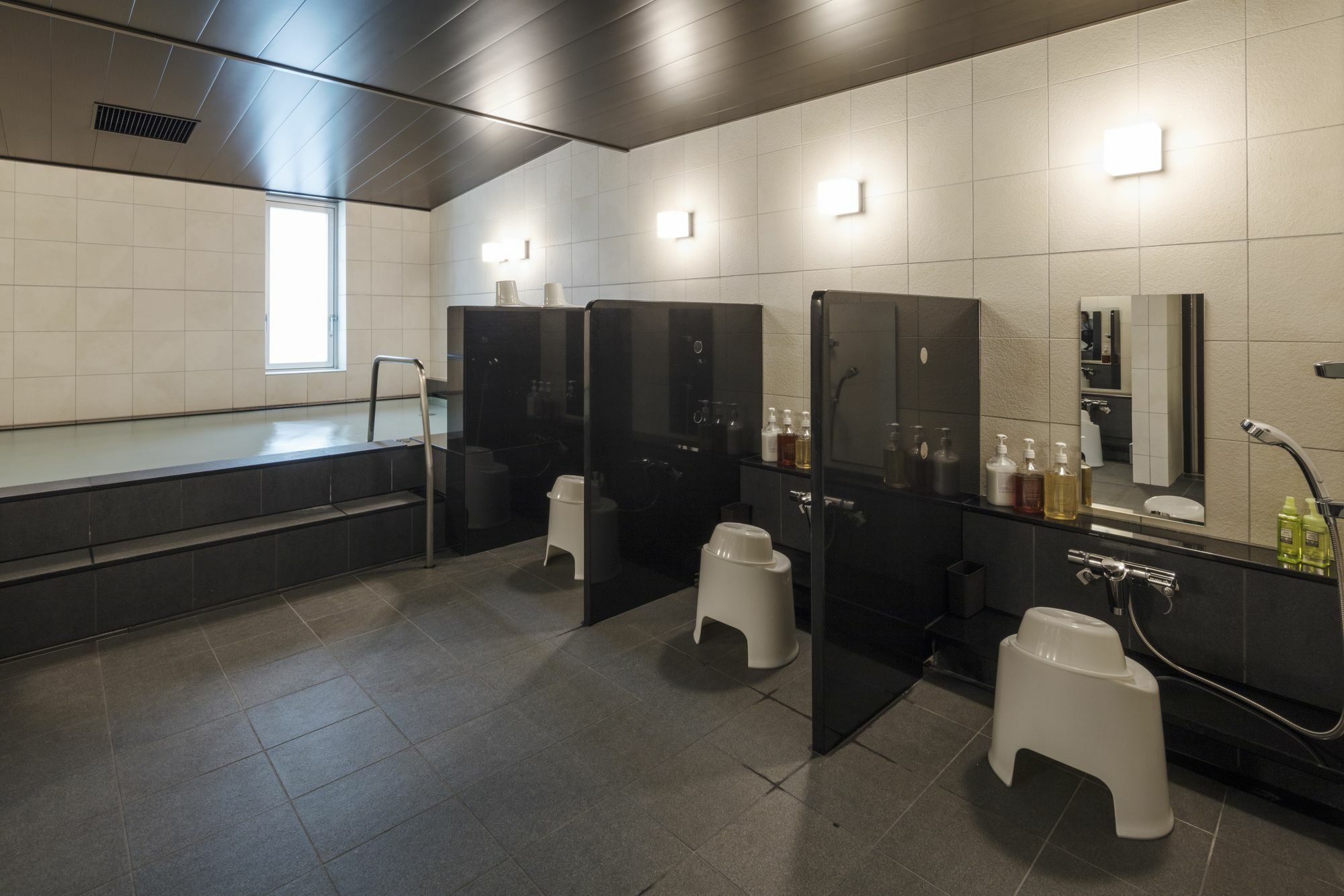 First Cabin Nishiazabu Токио Экстерьер фото
