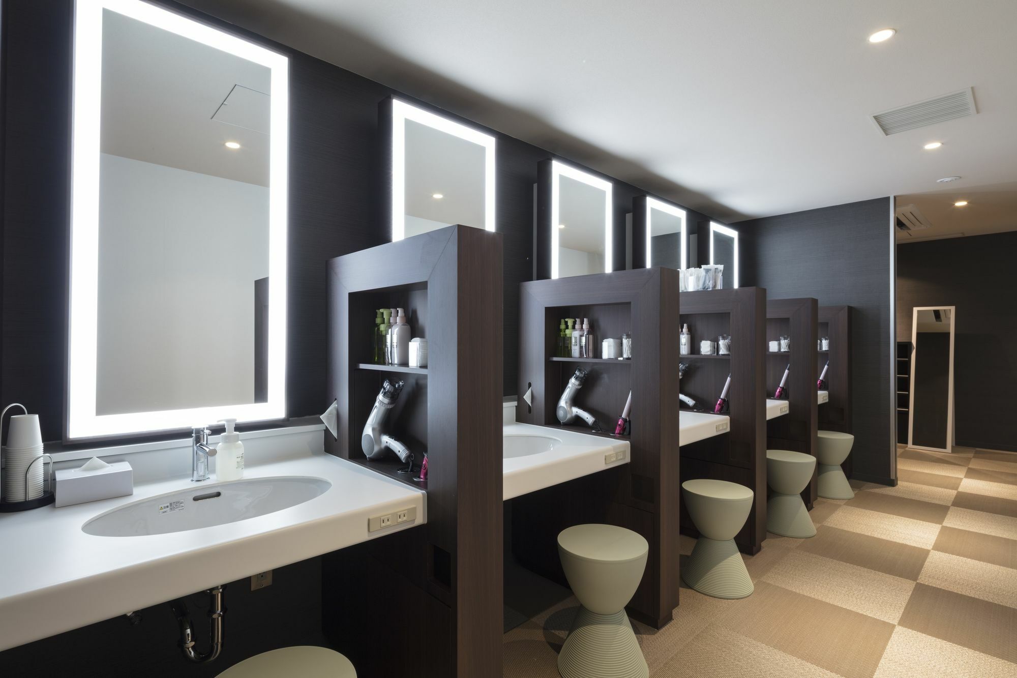 First Cabin Nishiazabu Токио Экстерьер фото
